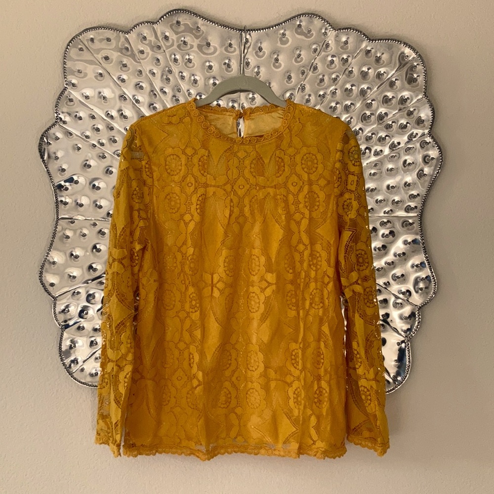 BRAND NEW! Gold lace top